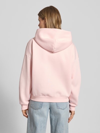 Review Sweatjacke mit Logo und Känguru-Tasche Rose 5