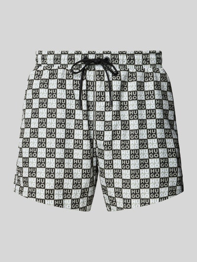 Produktfoto, Regular Fit Badeshorts mit Label-Prägung Modell 'AARON' von HUGO, Optik: Unifarben mit Label-Print, seitliche Eingrifftaschen, elastischer Bundabschluss mit Tunnelzug, schwarz-weiß kariertes Muster, glatte Textur
