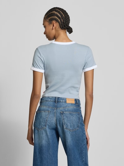 Levi's® Cropped T-Shirt mit Label-Print Weiss 5