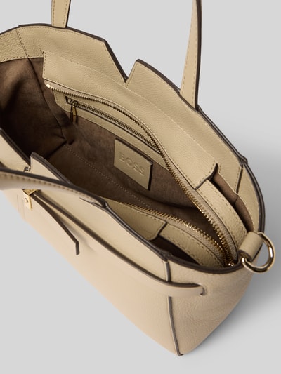 Produktfoto, Henkeltasche aus Rindsleder Modell 'REVERS' von BOSS in Beige, Hauptfach mit Reißverschluss, rechteckige Form, feine Textur