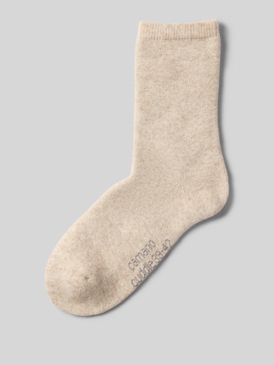 Produktfoto, cremefarbene Regular Fit Socken aus Woll-Mix mit Viskose-Anteil Modell 'Cosy' von camano, mit Logo-Stitching, weiche Textur