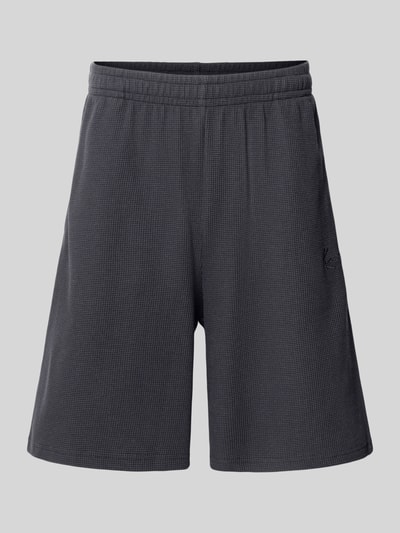 Produktfoto, Relaxed Fit Shorts mit Strukturmuster von KARL KANI aus Baumwoll-Mix in dunklem Grau, elastischer Bund, Herren Shorts.