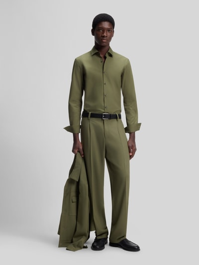 HUGO Slim Fit Businesshemd aus reiner Baumwolle Modell 'KENNO' Oliv 1