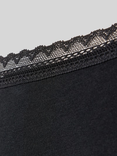 Produktfoto, Slips im 3er-Pack mit Spitzenbund Modell 'Rio' von Schiesser, schwarzer Baumwoll-Mix mit Stretch-Anteil, feine Spitzenstruktur am Bund