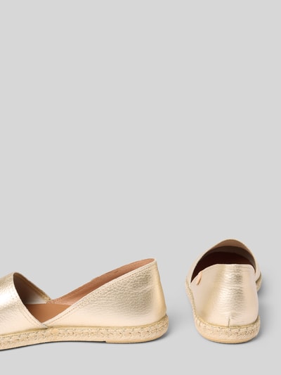 Produktfoto, Espadrille im Metallic-Look Modell 'CARMEN' von Verbenas aus echtem Leder, goldfarbene Oberfläche, abgerundete Spitze, strukturierte Jutesohle