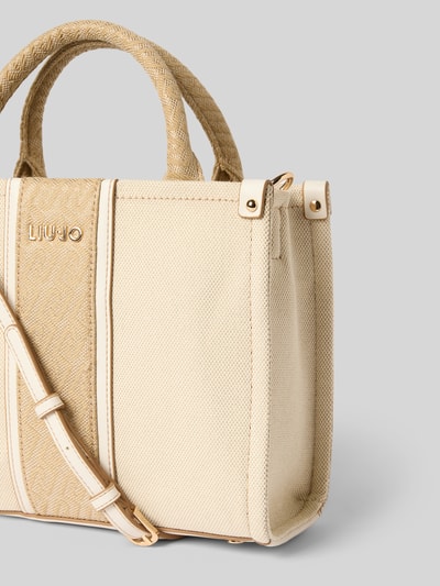 Produktfoto, Handtasche mit Label-Applikation Modell 'RIDHI' von Liu Jo White aus reiner Baumwolle in Creme mit Tragehenkeln und Schulterriemen, Strukturmix aus glatter und gewebter Oberfläche, Hauptfach mit Reißverschluss, Maße: 25x20x10 cm, Länge Schulterriemen 30 cm