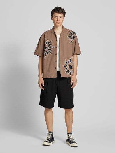 REVIEW Tailored Fit Shorts mit Bundfalten Black 1