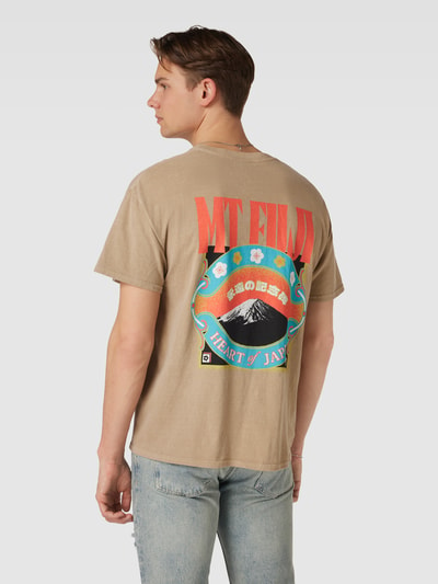 BDG Urban Outfitters T-Shirt mit Rundhalsausschnitt Modell 'Fuji Heart' Beige 5