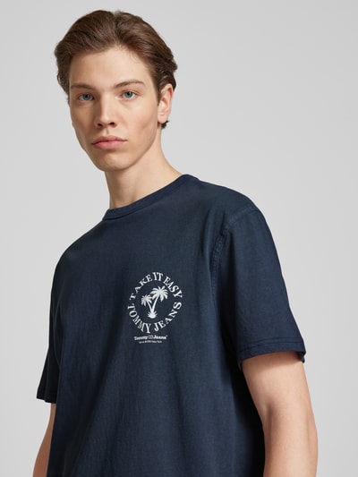 Tommy Jeans Regular Fit T-Shirt mit Label-Print Modell 'NOVELTY GRAPHIC' Marine 3