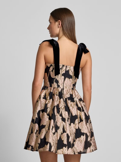 Lipsy Regular fit avondjurk met all-over bloemenstitching Goud gemêleerd - 5