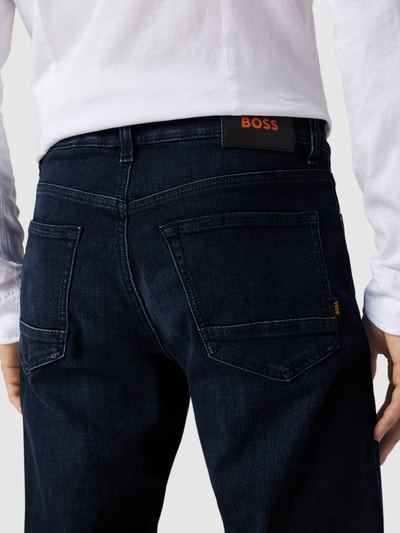 BOSS Orange Jeansy o kroju regular fit z naszywką z logo Granatowy 3