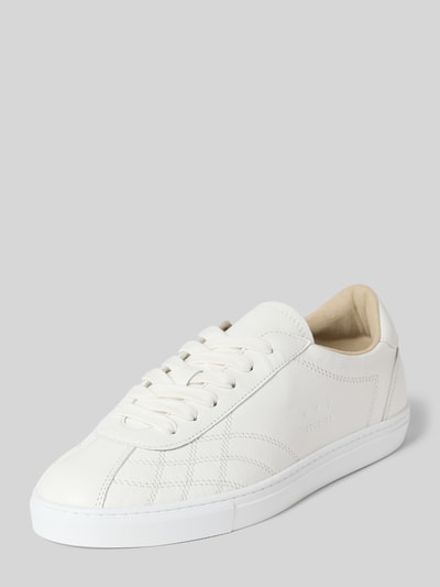Produktfoto, Sneakersy 'Sneaker aus echtem Leder mit Logo-Prägung' von Copenhagen, naturalna skóra, zaokrąglony fason, wytłoczone logo, wiązanie, gładka podeszwa, wysokość obcasa: 2 cm, wysokość cholewki: 7 cm, szerokość w rozmiarze 40: 8 cm, kolor biały, minimalistyczna forma, matowa tekstura