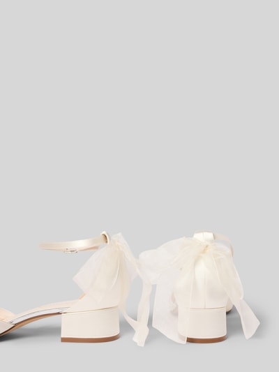 Produktfoto, Pumps aus Satin mit Blockabsatz von Rainbow Club, satyna, zaokrąglony czubek, pasek ze sprzączką, obcas słupek, wysokość obcasa: 4 cm w rozmiarze 40, wysokość cholewki: 9 cm w rozmiarze 40, jasny odcień, matowa i lekko połyskująca powierzchnia, ozdobne wstążki