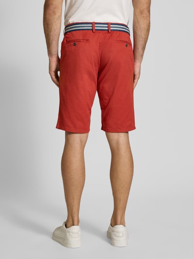 Christian Berg Men Bermudy o kroju regular fit z paskiem Czerwony 5