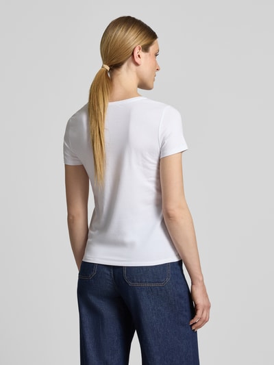 Vrouwenmodel draagt T-Shirt met Motiv-Print en Rundhalsausschnitt van Zero, wit, katoen-elastaanmix, regular fit, ruglengte 53 cm, volledige achteraanzicht