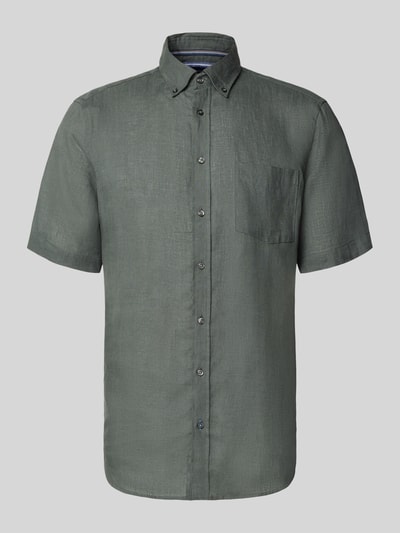 Produktfoto, Regular Fit Freizeithemd aus Leinen von Christian Berg Men in Grau, Kurzarm, Button-Down-Kragen, sichtbare Struktur.