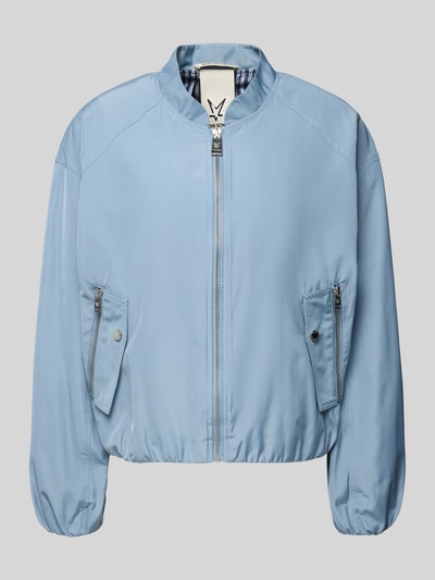 Produktfoto, Jacke mit Reißverschlusstaschen von Fuchs Schmitt, błękitny kolor, krój regular fit, stójka, długość tyłu 52 cm w rozmiarze 36, szerokość ramion 54 cm, szerokość klatki piersiowej 57 cm, długość rękawa 53 cm, gładka tekstura
