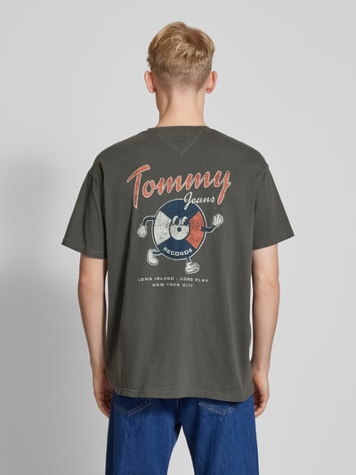 Tommy Jeans T-shirt o kroju relaxed fit z wyhaftowanym logo model ‘NOVELTY’ Czarny 5