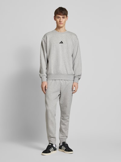 ADIDAS SPORTSWEAR Sweatshirt mit Label-Stitching Hellgrau 1