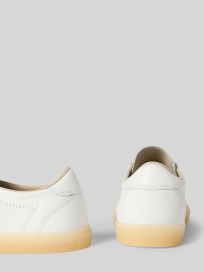 Produktfoto, Sneaker aus echtem Leder mit Logo-Prägung von Copenhagen in Weiß mit glatter Sohle, Absatzhöhe 2 cm, Schafthöhe 7 cm, Schaftweite 8 cm, abgerundete Form und Schnürverschluss, Damen Sneaker, Detailaufnahme Rückansicht