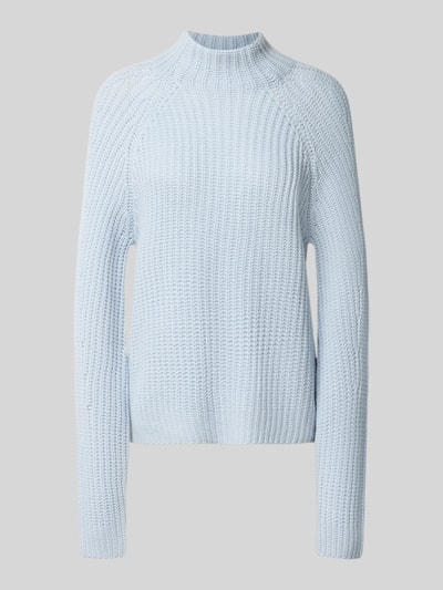 Produktfoto, hellblauer Strickpullover aus Kaschmir-Baumwoll-Mix, Modell 'LONA' von 0039 Italy, strukturierte Textur, Regular Fit, Stehkragen