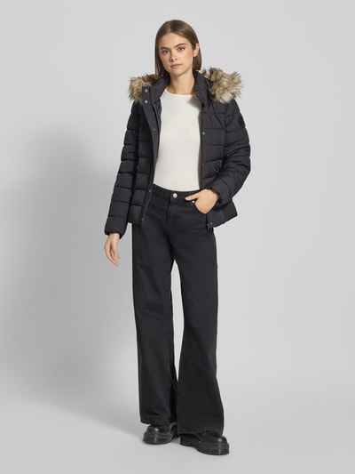 Only Kurtka pikowana o kroju regular fit z obszyciem ze sztucznego futra model ‘NEWLUNA’ Czarny 1