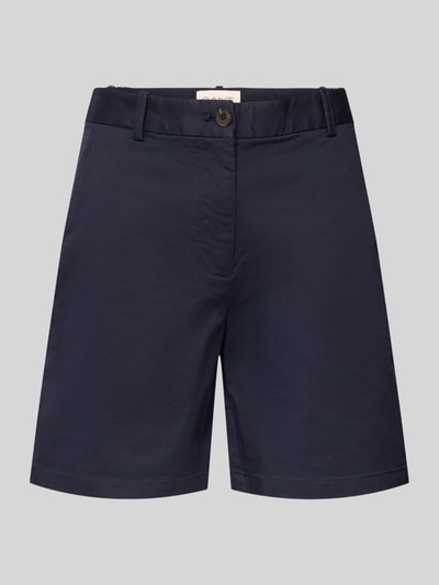 Produktfoto, Bermudas mit Gesäßleistentaschen von Gant in Dunkelblau, aus Baumwoll-Mix mit Stretch-Anteil, Straight Fit, Knopf- und Reißverschluss, französische Eingrifftaschen, Bundweite bei Größe 36: 38 cm, Innenbeinlänge bei Größe 36: 18 cm.