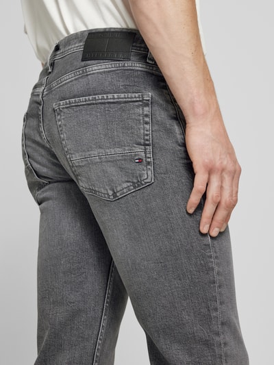 Tommy Hilfiger Straight Fit Jeans im 5-Pocket-Design Modell 'DENTON' Mittelgrau 3