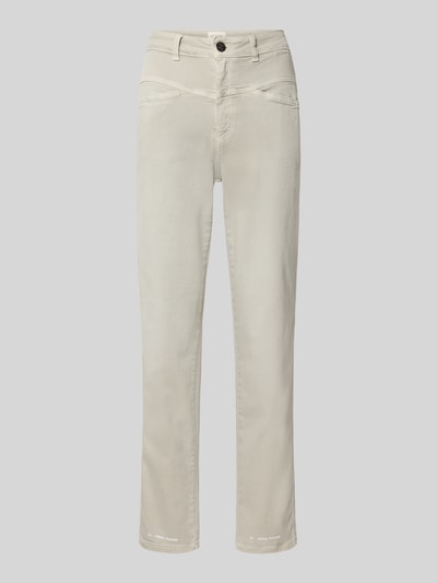 Produktfoto, Relaxed Fit Jeans mit Label-Detail Modell 'PEDAL PUSHER' von Closed aus hellem Baumwoll-Mix mit Stretch-Anteil, Damen Jeans, Eingrifftaschen, Bundweite in Größe 27/32 bei 36 cm, Innenbeinlänge 70 cm, glatte Textur, von vorne fotografiert.