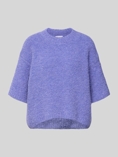 Produktfoto, Strickpullover mit gerippten Abschlüssen Modell 'ZOLLY' von American Vintage w kolorze liliowym, luźny krój, mieszanka wełny z alpaką, okrągły dekolt, rękaw 1/2, długość tyłu w rozmiarze XS/S 60 cm, długość rękawa 33 cm