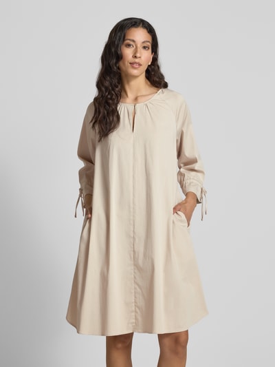 Smith and Soul Knielanges Kleid mit Schlüsselloch-Ausschnitt Sand 4