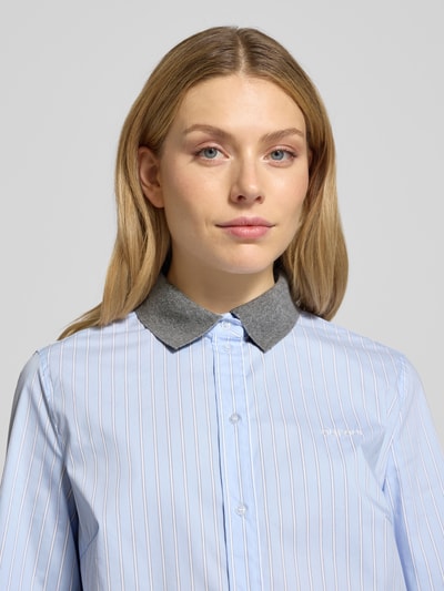Oui Bluzka koszulowa o kroju relaxed fit z kołnierzykiem koszulowym model 'Nina' Jasnoniebieski 3
