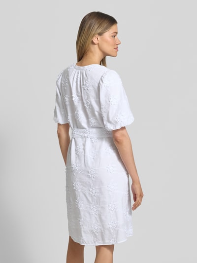 Frauenmodel trägt Regular Fit Tunikakleid mit Ballonärmeln von s.Oliver RED LABEL, Optik: Unifarben, reine Baumwolle, Knielang, Ganzkörperansicht Rückansicht