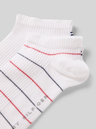 Produktfoto, Socken aus Baumwoll-Mix im 2er-Pack von Tommy Hilfiger in Weiß mit Streifen, Jersey Stretch, elastischer Bund, Logo-Print, unifarben und Allover-Muster
