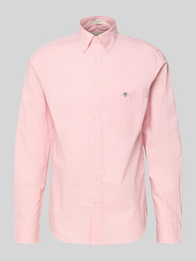 Productfoto, roze-wit geruite 'Slim Fit Freizeithemd mit Logo-Stitching' van Gant, katoenen herenoverhemd met borstzak, button-down kraag, lange mouwen