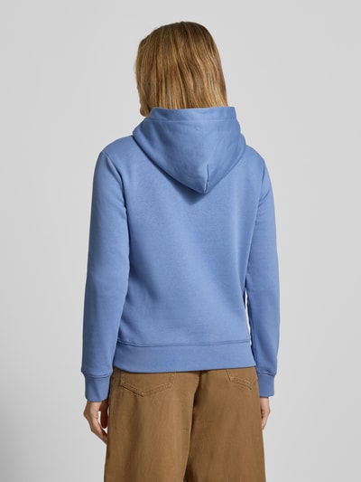 GANT Bluza z kapturem o kroju regular fit z nadrukiem z logo Jasnoniebieski 5