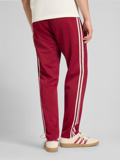 adidas Originals Spodnie dresowe w kroju regular fit z dodatkiem bawełny Bordowy 5
