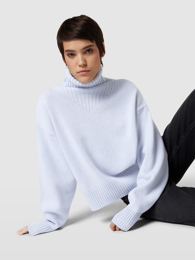 Filippa K Rollkragenpullover aus reiner Wolle Hellblau 3