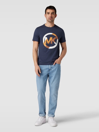 Michael Kors T-shirt z nadrukiem z logo model ‘NU VICTORY’ Ciemnoniebieski 1