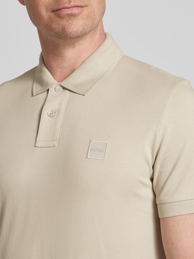 BOSS Orange Slim Fit Poloshirt mit Label-Badge Modell 'Passenger' Sand 3