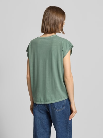 Frauenmodel trägt Regular Fit T-Shirt aus reiner Baumwolle Modell 'MINA' von Pepe Jeans in Optik: Unifarben, Ganzkörperansicht Rückansicht.
