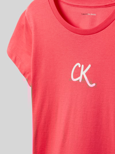 Calvin Klein Jeans Slim Fit T-Shirt mit Logo-Print und Rundhalsausschnitt Fuchsia 2