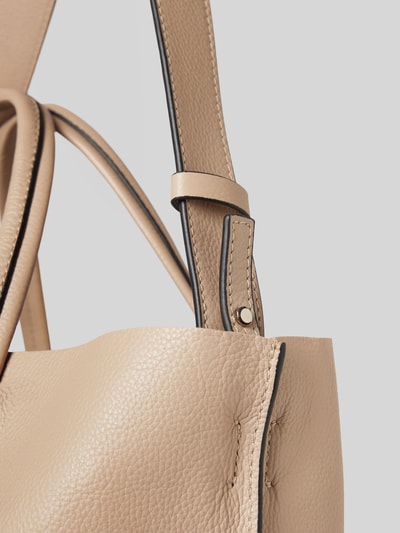 LIEBESKIND BERLIN Handtasche aus Leder mit Label-Detail Modell 'HERA' Sand 3