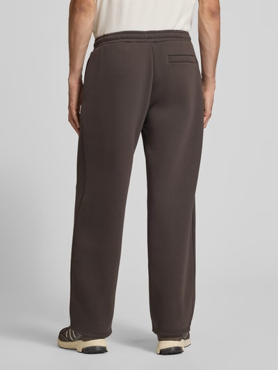 REVIEW Straight Fit Sweatpants aus Baumwoll-Mix mit Label-Detail Dunkelbraun 5