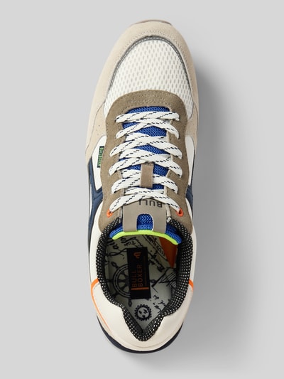 Productfoto, Sneaker aus Leder-Mix van BULLBOXER voor heren met afgeronde model, vetersluiting, contrastgarnering, labeldetails, gestructureerde zool, hakhoogte maat 44: 4 cm, schachthoogte maat 44: 7 cm, schachtbreedte maat 44: 9 cm, mix van witte, beige, blauwe en oranje tinten, verschillende texturen
