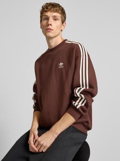 adidas Originals Bluza o kroju oversized z wyhaftowanym logo Ciemnobrązowy 3