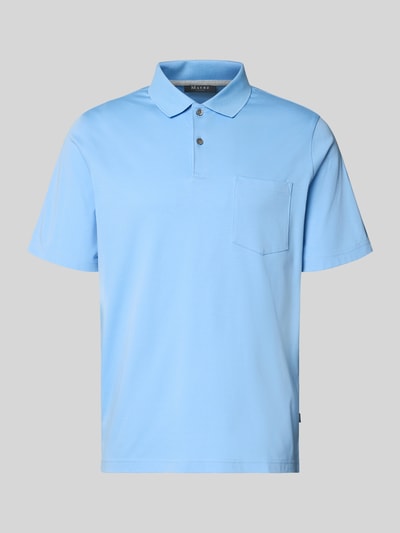 Produktfoto, Regular Fit Poloshirt mit Brusttasche von MAERZ Muenchen aus czystej bawełny, krój regular fit, niebieski kolor, listwa guzikowa, kieszonka na piersi, długość tyłu w rozmiarze 50: 71 cm