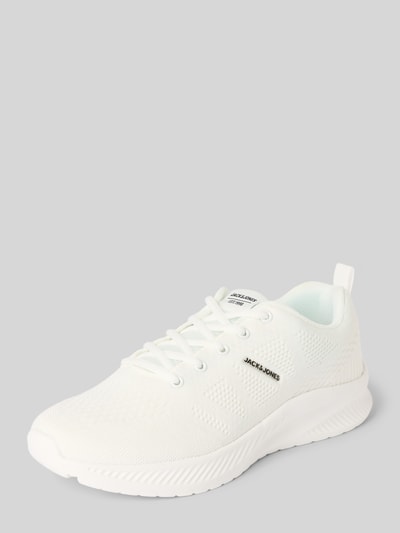 Produktfoto, Sneaker mit Label-Detail Modell 'CROXLEY' von JACK & JONES für Herren, abgerundete Spitze, weiße Farbe, strukturierte Oberfläche, Schnürung, Absatzhöhe 5 cm, Schafthöhe 7 cm, Schaftweite 7 cm.