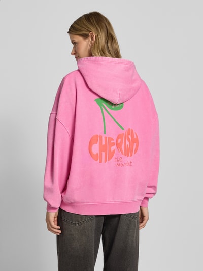 OH APRIL Bluza o kroju oversized z kapturem i kieszenią kangurką model ‘Cherish’ Mocnoróżowy 4