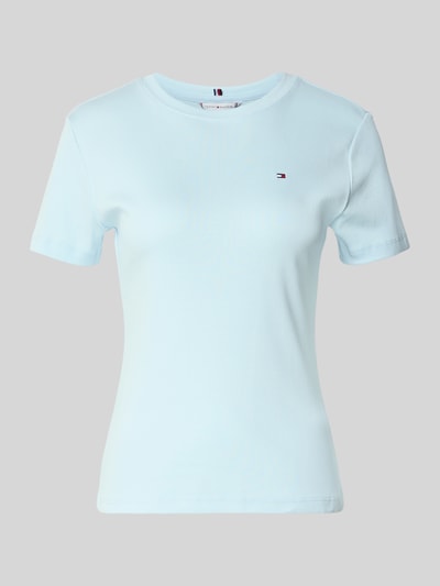 Produktfoto, Slim Fit T-Shirt aus reiner Baumwolle von Tommy Hilfiger in Optik: Unifarben mit Logo-Stitching, Rundhals, Kurzarm, Jersey